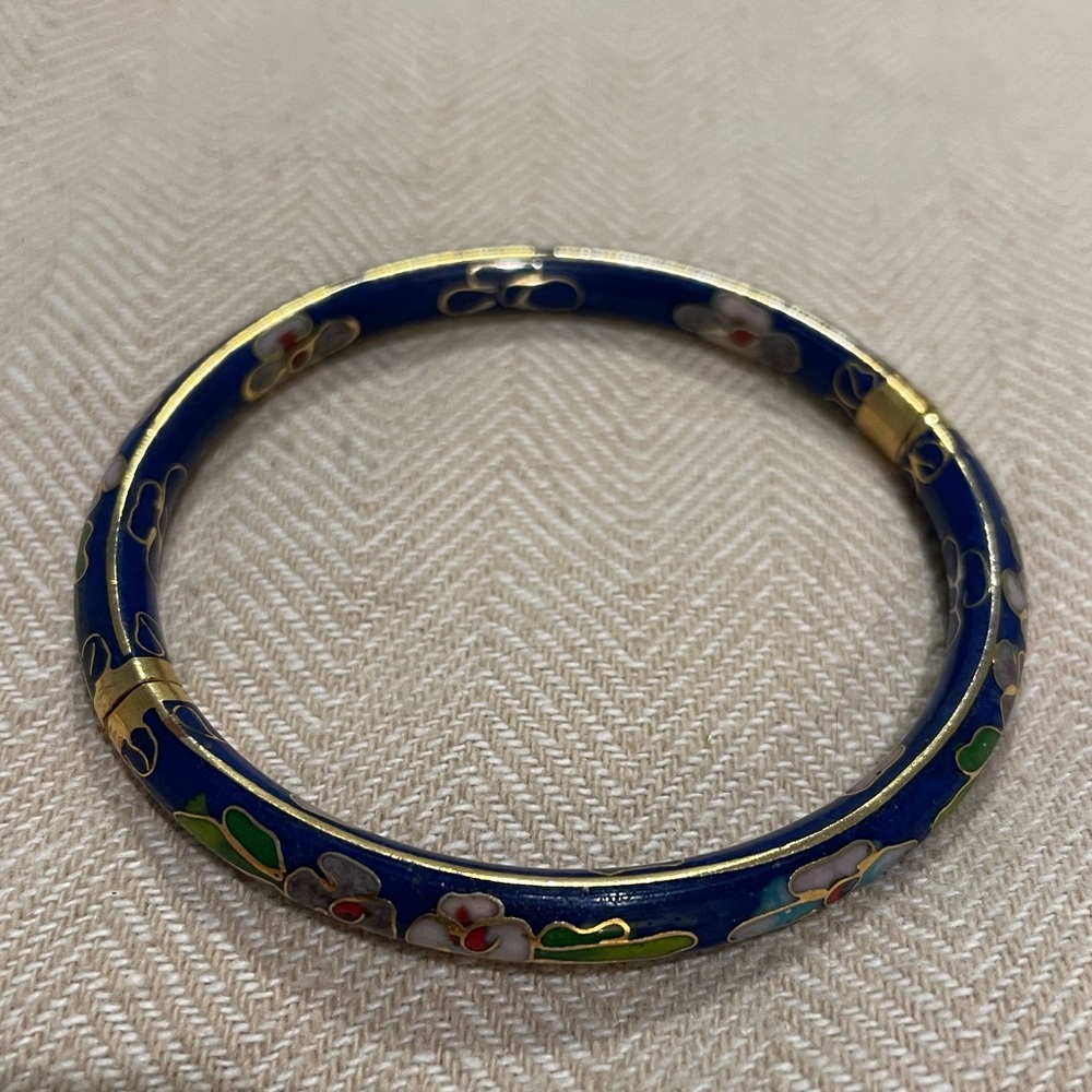 Antique gold bracelet with flowers.